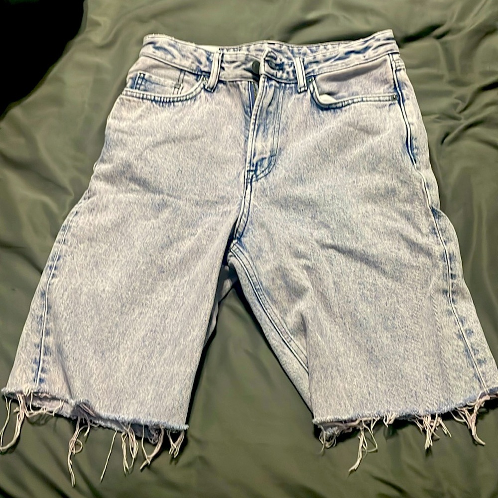 Distressed washed purple jorts